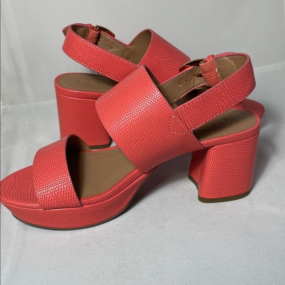Aerosoles Camilia Round Toe Platform Sandals Coral Lizard Embossed 
Size 7.5 - Picture 5 of 8